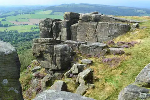 SK2575 : On Curbar Edge